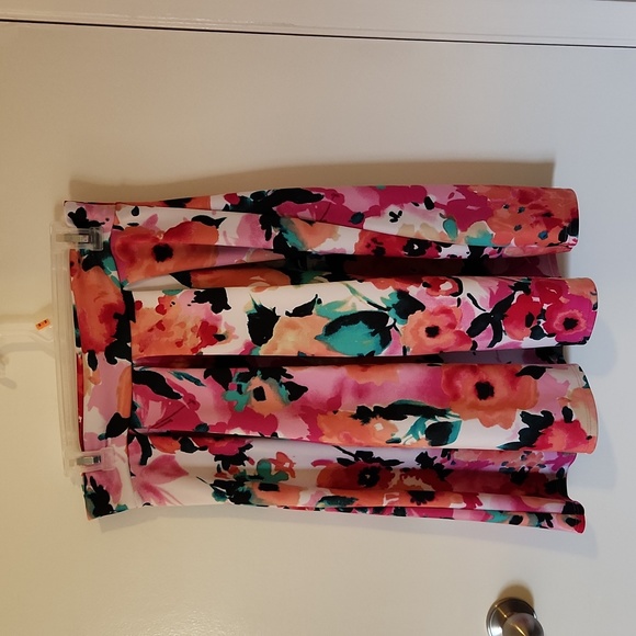 SIRENS floral skirt - Picture 1 of 5
